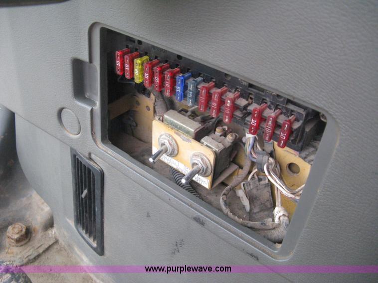 image for item E3376 1997 Komatsu PC200LC-6LC excavator