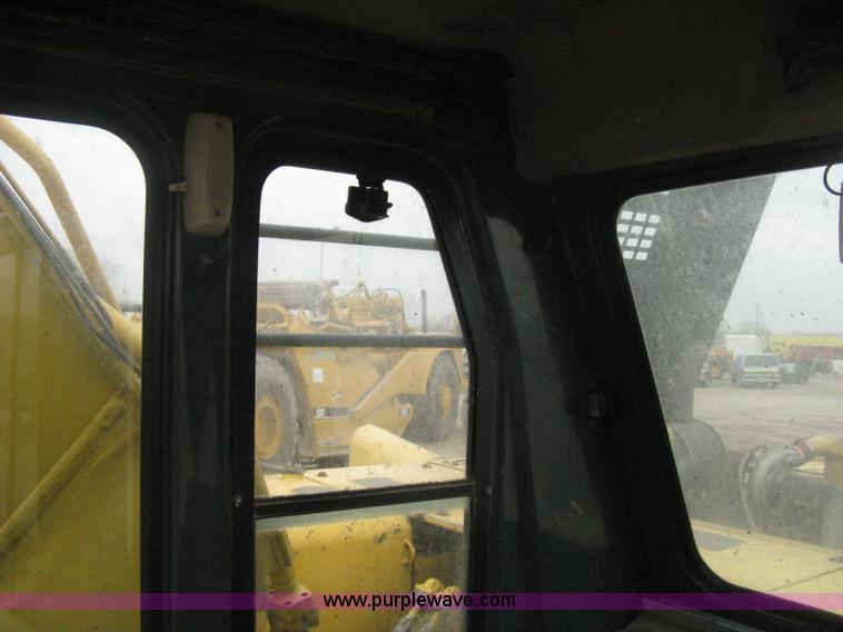 image for item E3376 1997 Komatsu PC200LC-6LC excavator