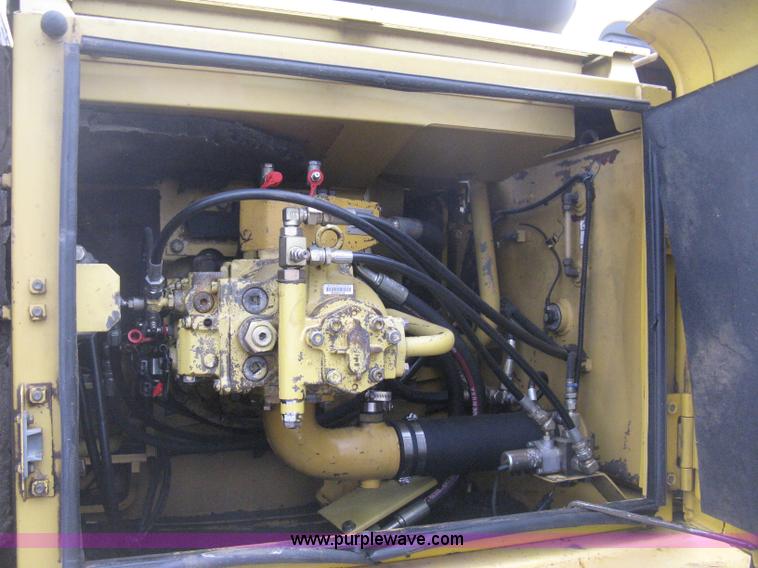 image for item E3376 1997 Komatsu PC200LC-6LC excavator