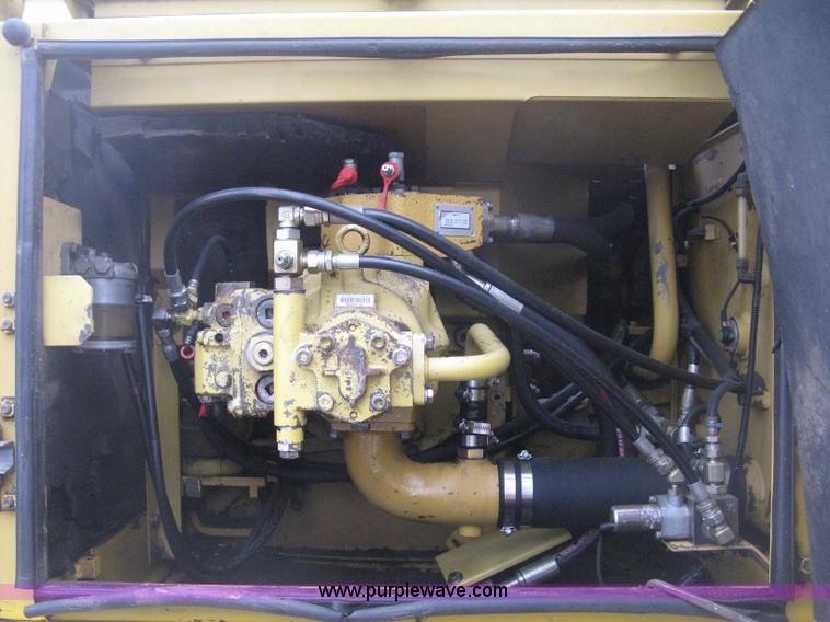 image for item E3376 1997 Komatsu PC200LC-6LC excavator