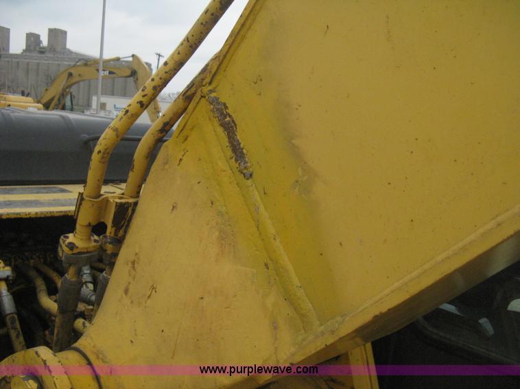 image for item E3376 1997 Komatsu PC200LC-6LC excavator