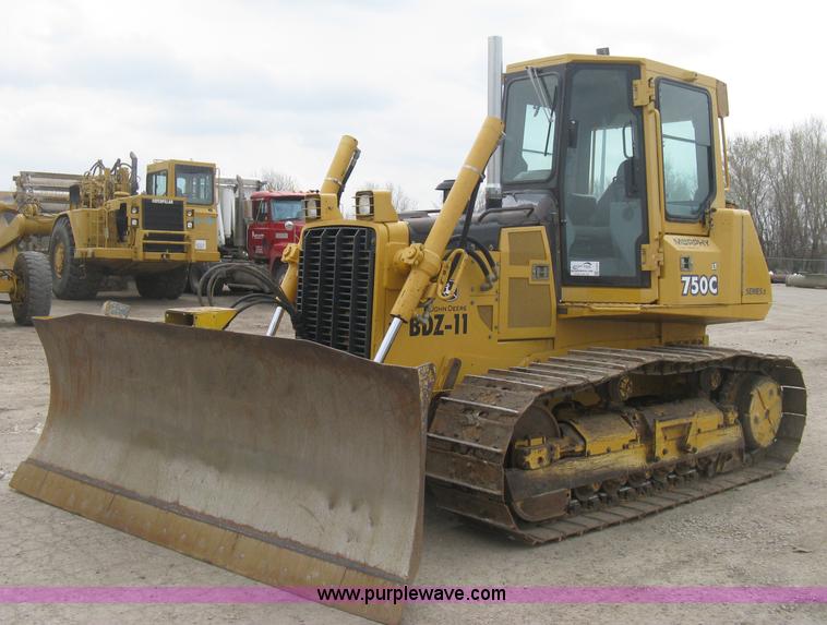 image for item E3377 2005 John Deere 750C LT Series II dozer