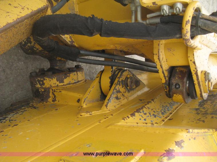 image for item E3377 2005 John Deere 750C LT Series II dozer