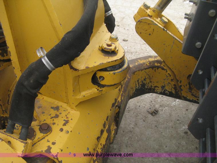 image for item E3377 2005 John Deere 750C LT Series II dozer