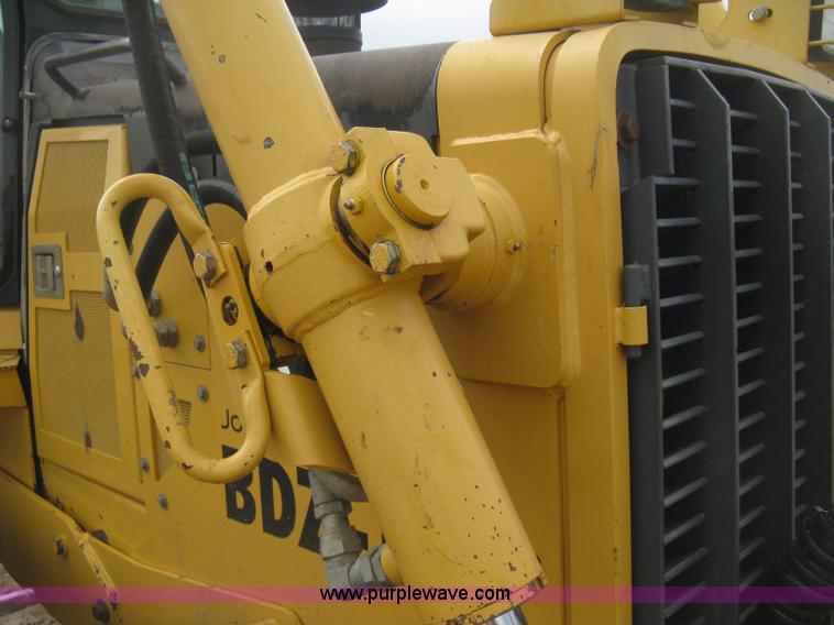 image for item E3377 2005 John Deere 750C LT Series II dozer