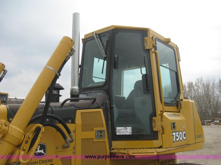 image for item E3377 2005 John Deere 750C LT Series II dozer