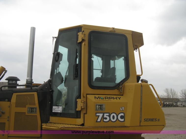 image for item E3377 2005 John Deere 750C LT Series II dozer