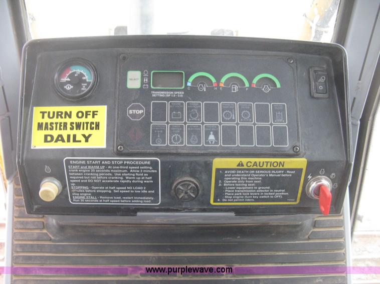 image for item E3377 2005 John Deere 750C LT Series II dozer