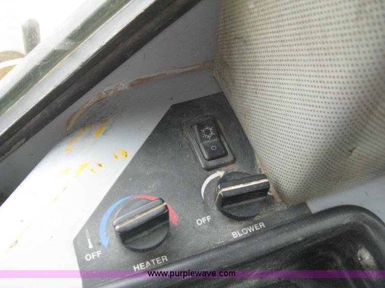 image for item E3377 2005 John Deere 750C LT Series II dozer