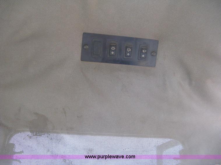 image for item E3377 2005 John Deere 750C LT Series II dozer