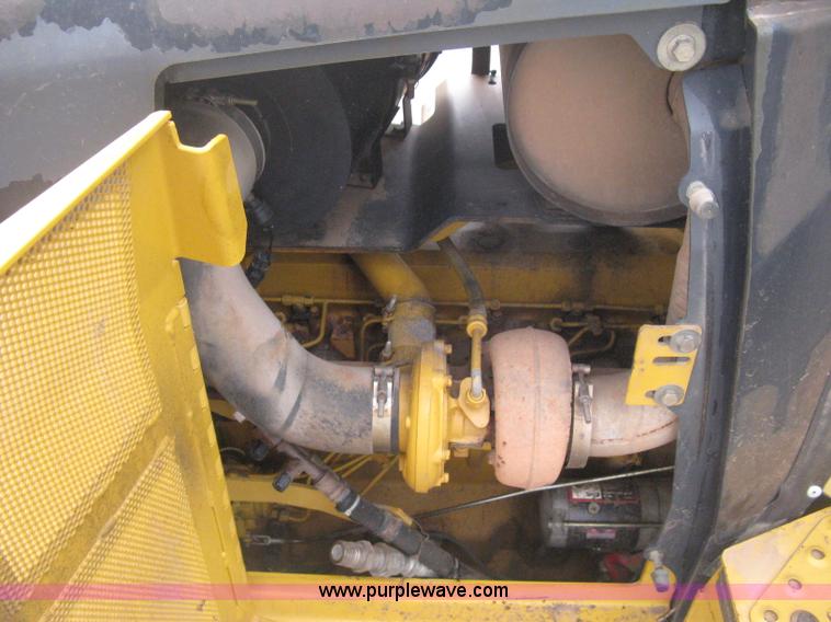 image for item E3377 2005 John Deere 750C LT Series II dozer