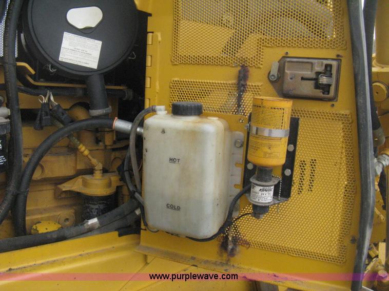 image for item E3377 2005 John Deere 750C LT Series II dozer