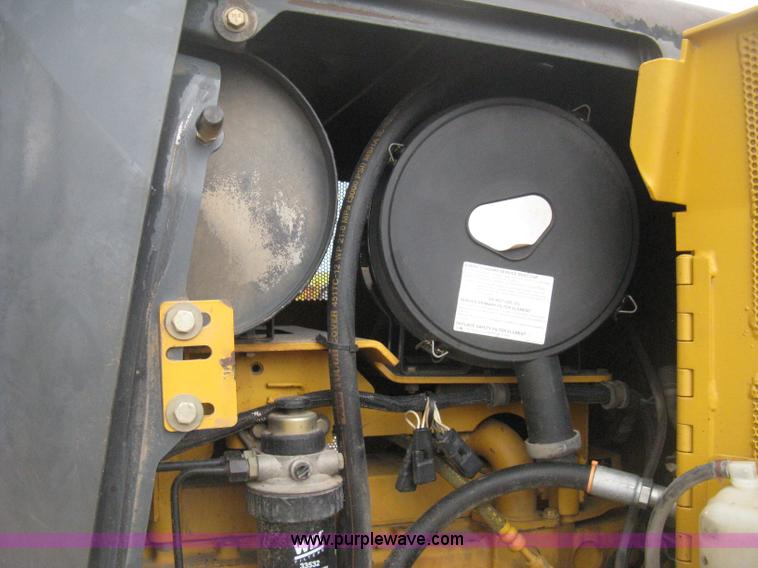 image for item E3377 2005 John Deere 750C LT Series II dozer