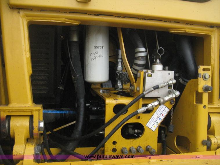 image for item E3377 2005 John Deere 750C LT Series II dozer