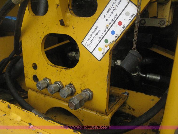 image for item E3377 2005 John Deere 750C LT Series II dozer