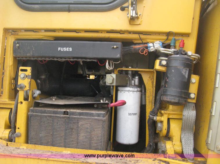 image for item E3377 2005 John Deere 750C LT Series II dozer