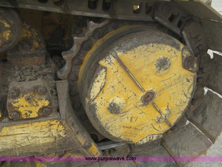 image for item E3377 2005 John Deere 750C LT Series II dozer