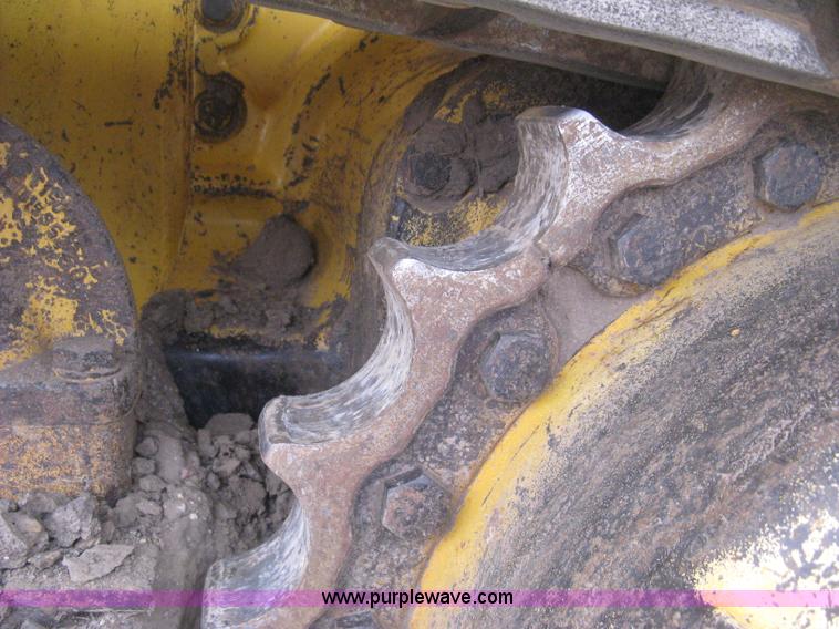 image for item E3377 2005 John Deere 750C LT Series II dozer