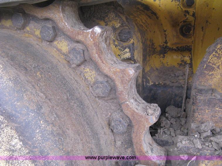 image for item E3377 2005 John Deere 750C LT Series II dozer