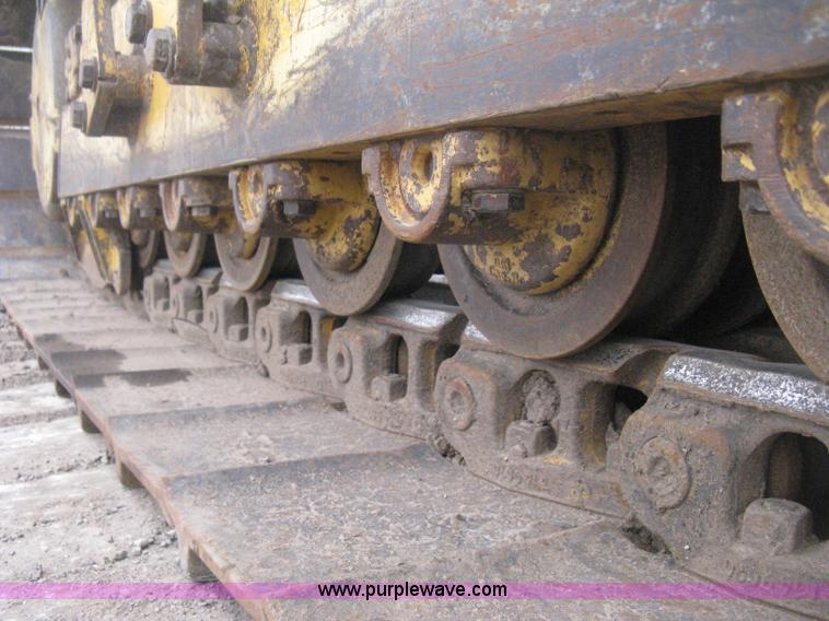 image for item E3377 2005 John Deere 750C LT Series II dozer