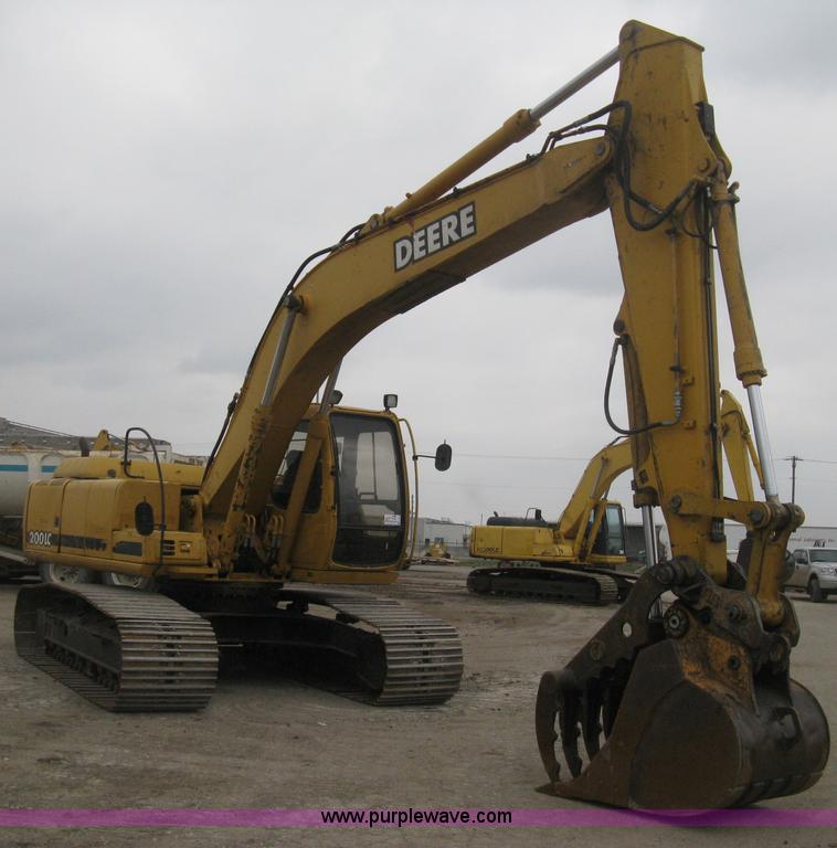 image for item E3378 1998 John Deere 200LC excavator