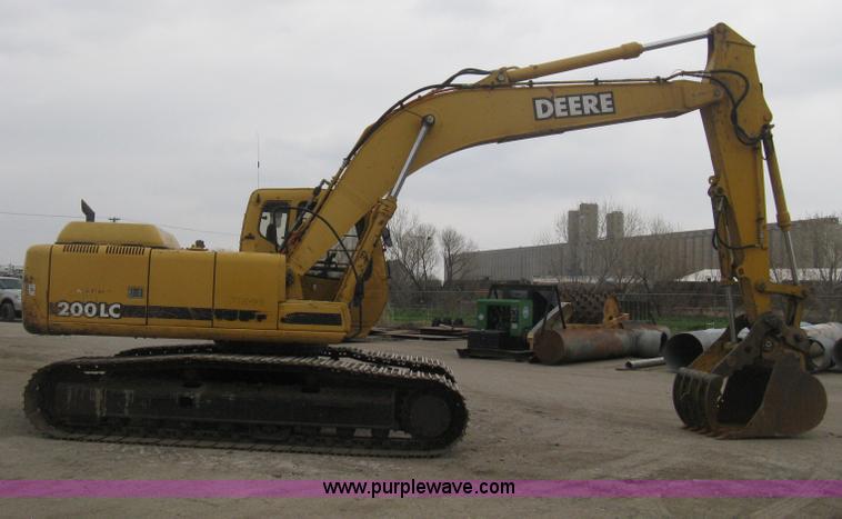 image for item E3378 1998 John Deere 200LC excavator