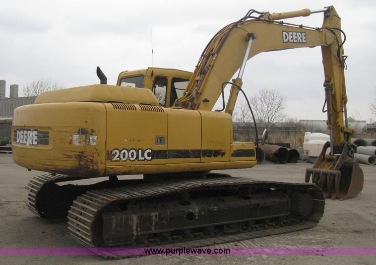 image for item E3378 1998 John Deere 200LC excavator