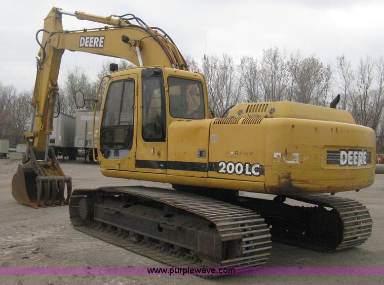 image for item E3378 1998 John Deere 200LC excavator
