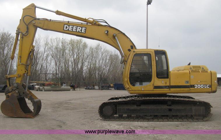 image for item E3378 1998 John Deere 200LC excavator