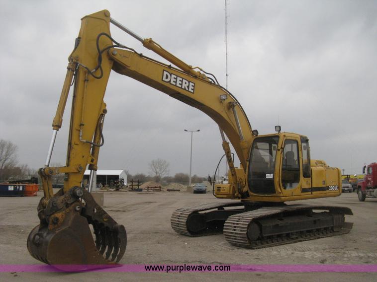 image for item E3378 1998 John Deere 200LC excavator