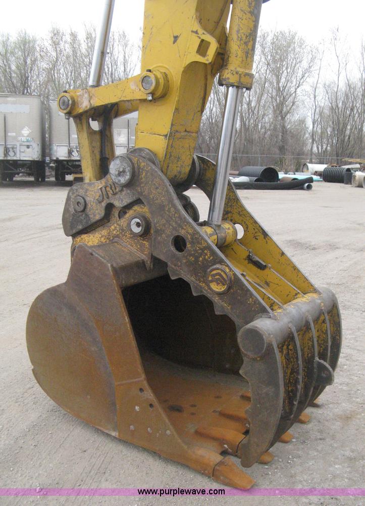 image for item E3378 1998 John Deere 200LC excavator