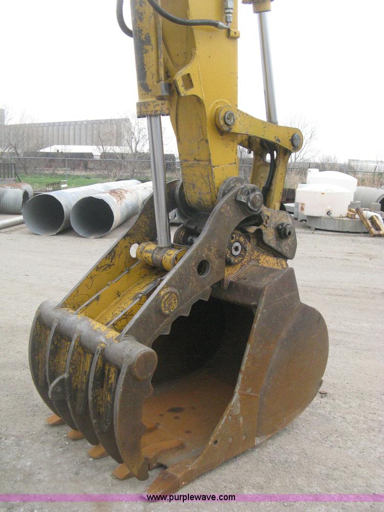 image for item E3378 1998 John Deere 200LC excavator