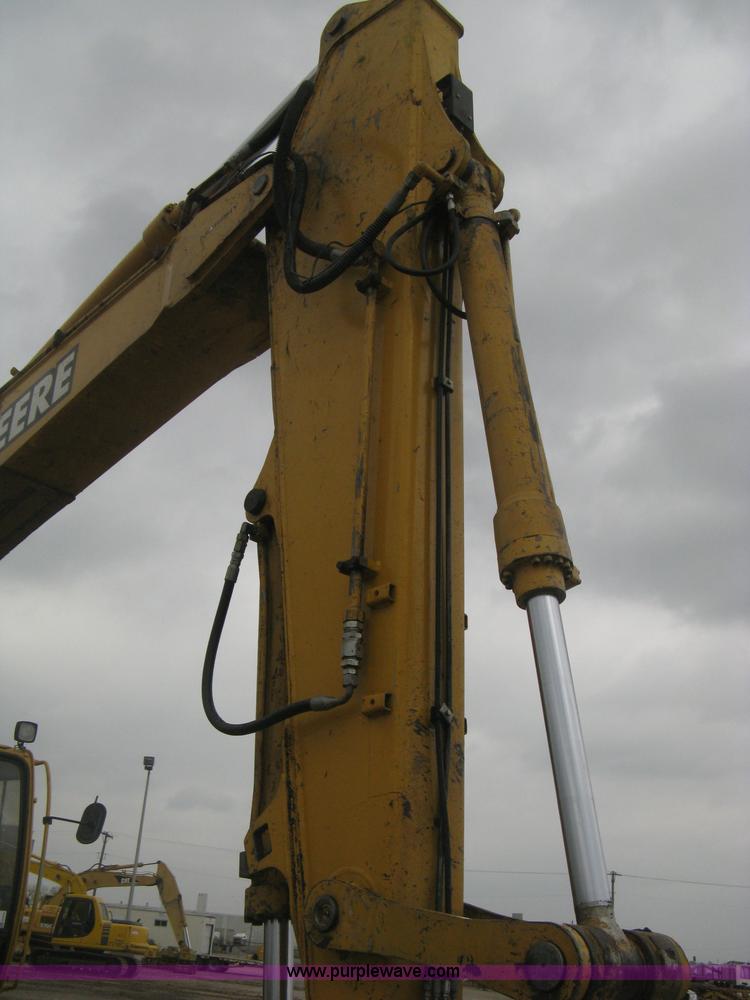 image for item E3378 1998 John Deere 200LC excavator