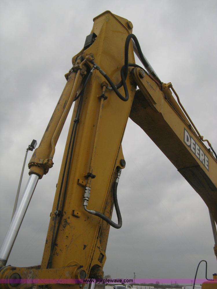 image for item E3378 1998 John Deere 200LC excavator