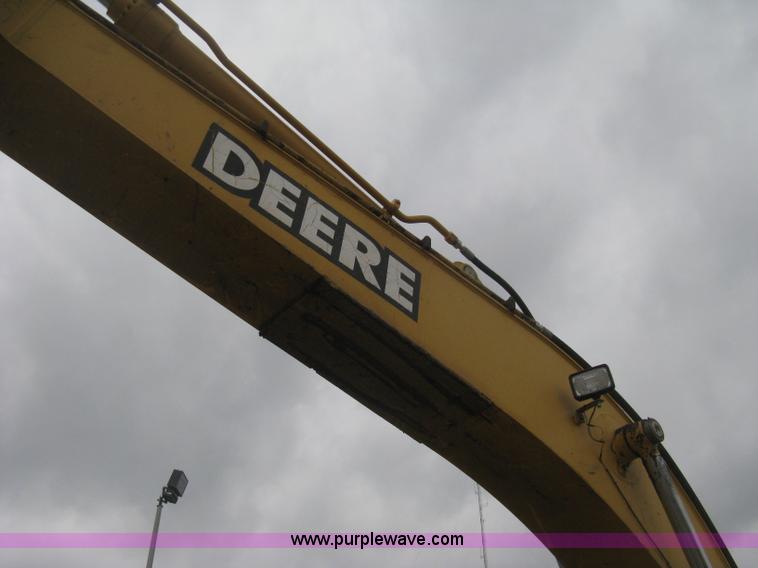 image for item E3378 1998 John Deere 200LC excavator