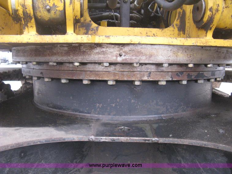 image for item E3378 1998 John Deere 200LC excavator