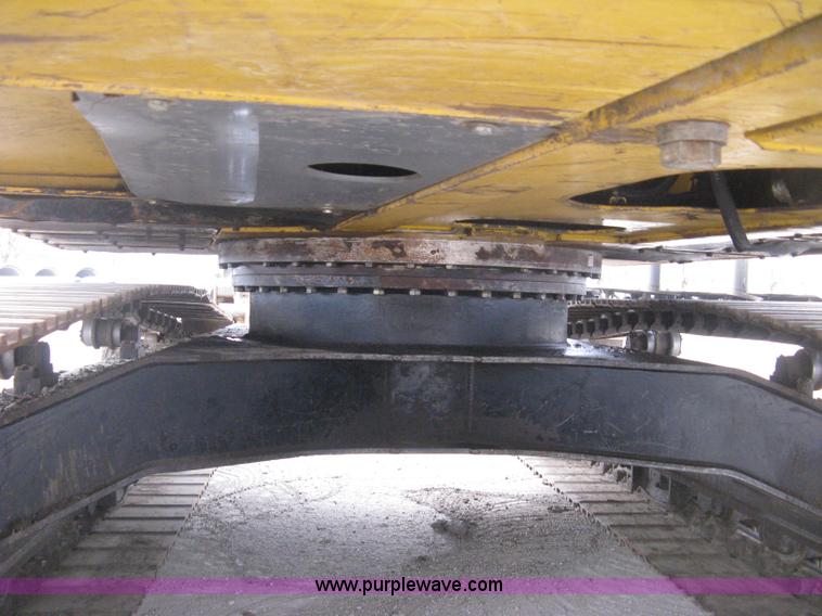 image for item E3378 1998 John Deere 200LC excavator