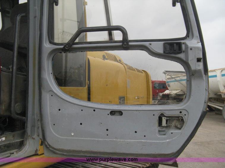 image for item E3378 1998 John Deere 200LC excavator