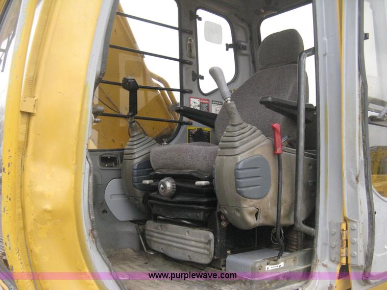 image for item E3378 1998 John Deere 200LC excavator