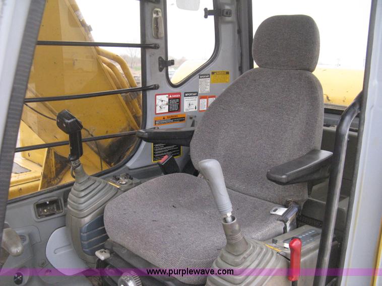 image for item E3378 1998 John Deere 200LC excavator