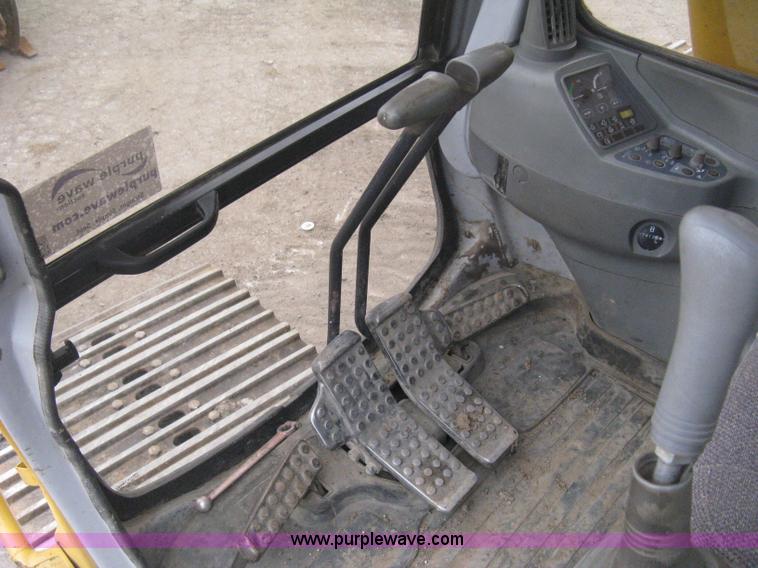 image for item E3378 1998 John Deere 200LC excavator