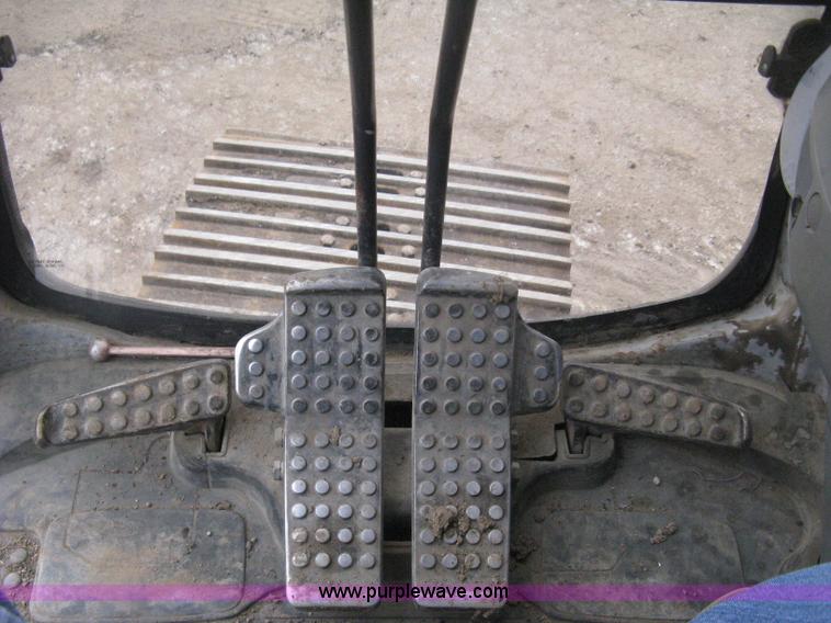 image for item E3378 1998 John Deere 200LC excavator