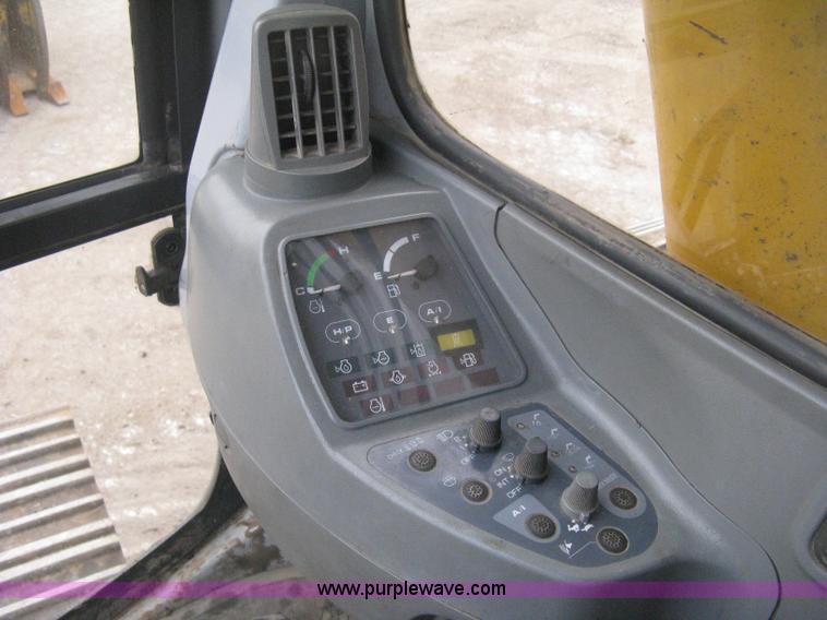 image for item E3378 1998 John Deere 200LC excavator