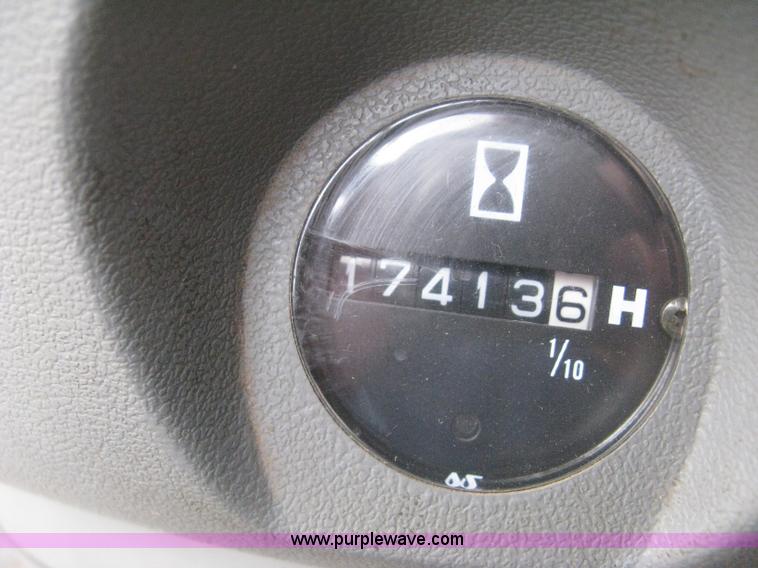 image for item E3378 1998 John Deere 200LC excavator