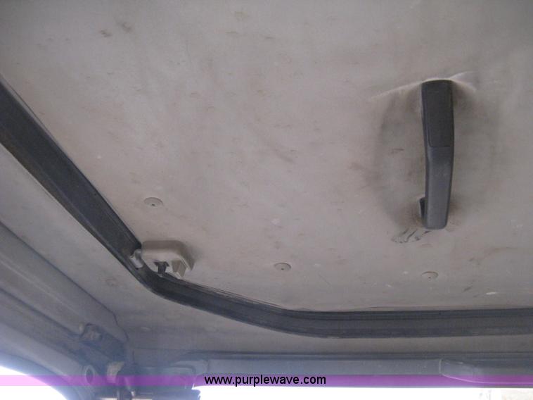 image for item E3378 1998 John Deere 200LC excavator