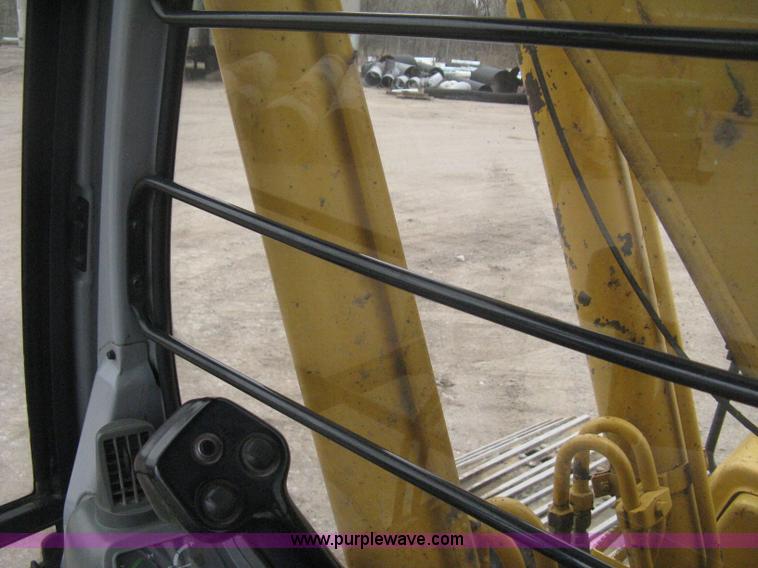 image for item E3378 1998 John Deere 200LC excavator