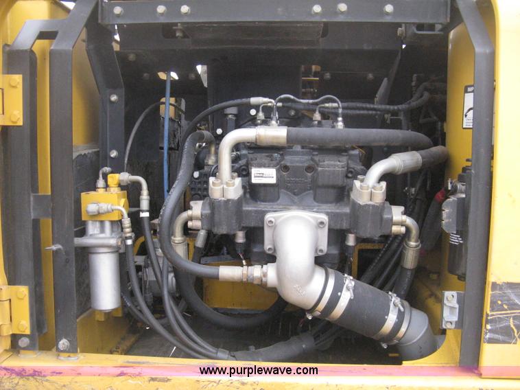 image for item E3378 1998 John Deere 200LC excavator