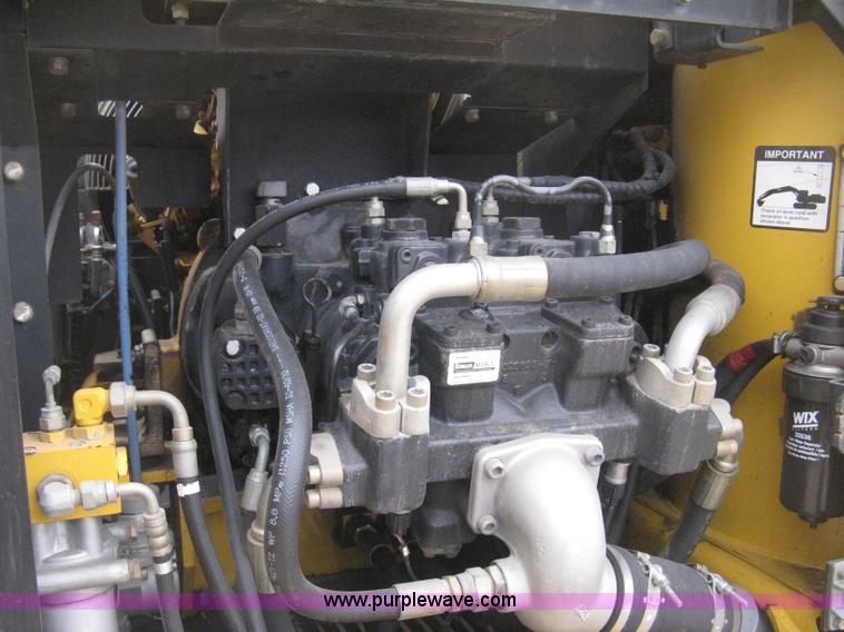 image for item E3378 1998 John Deere 200LC excavator