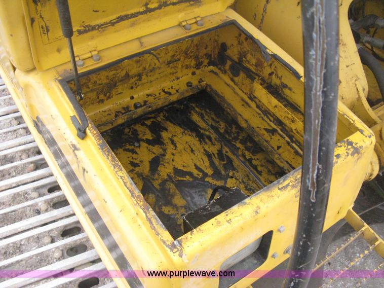 image for item E3378 1998 John Deere 200LC excavator