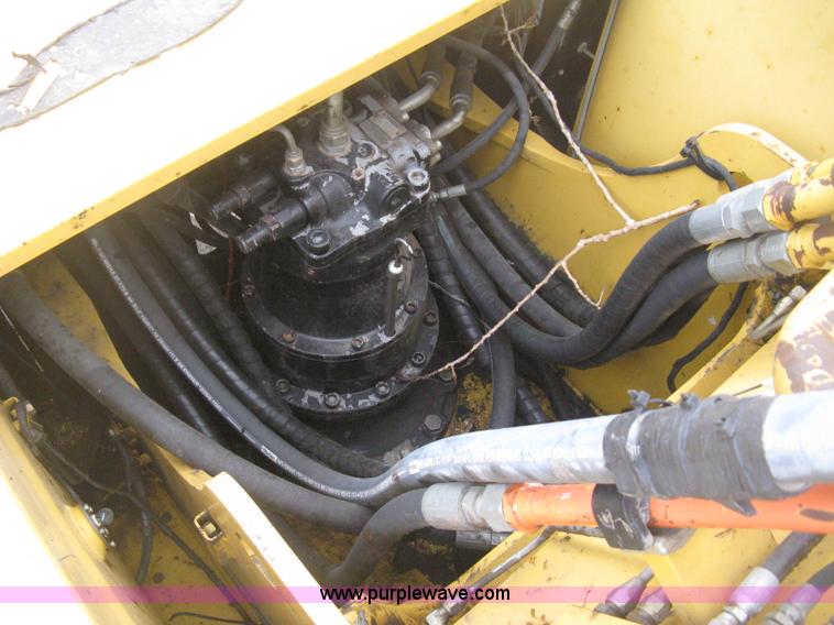 image for item E3378 1998 John Deere 200LC excavator